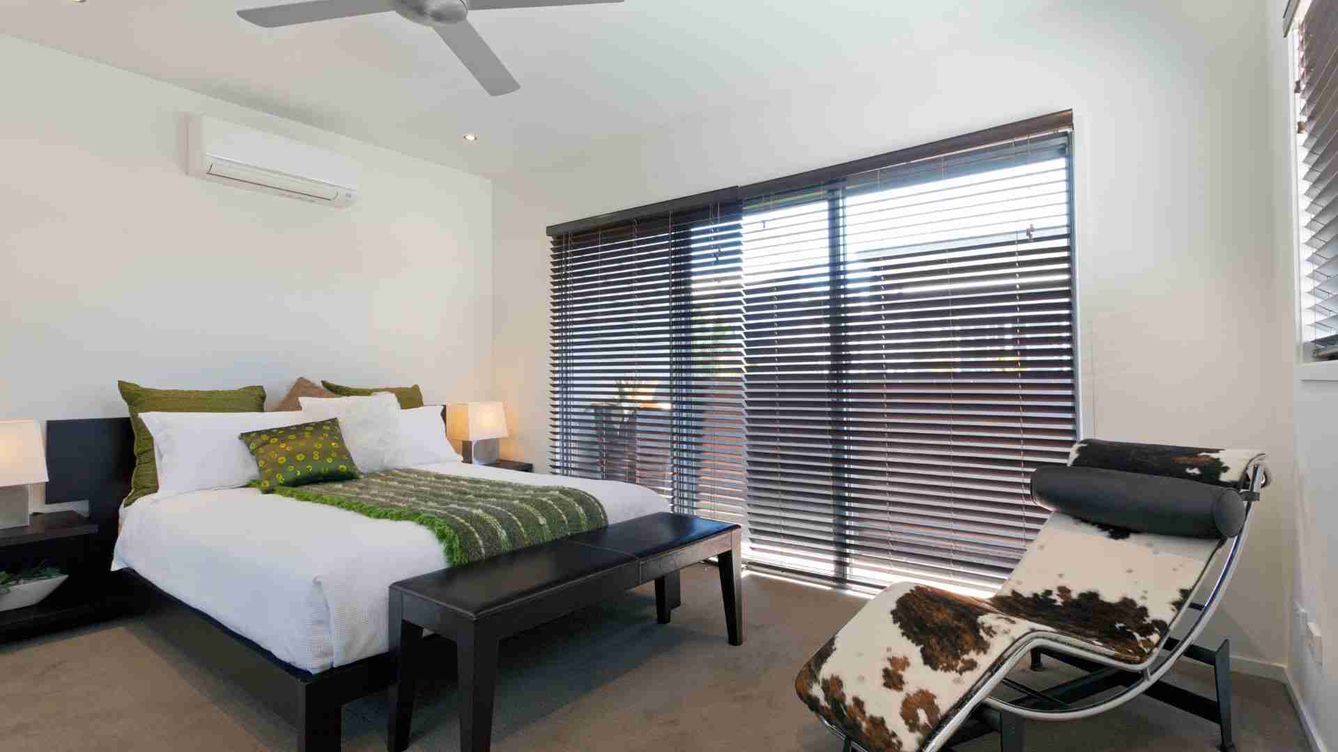 dormitorio verde Imagen del post "Cómo aprovechar al máximo el espacio en un dormitorio de matrimonio"