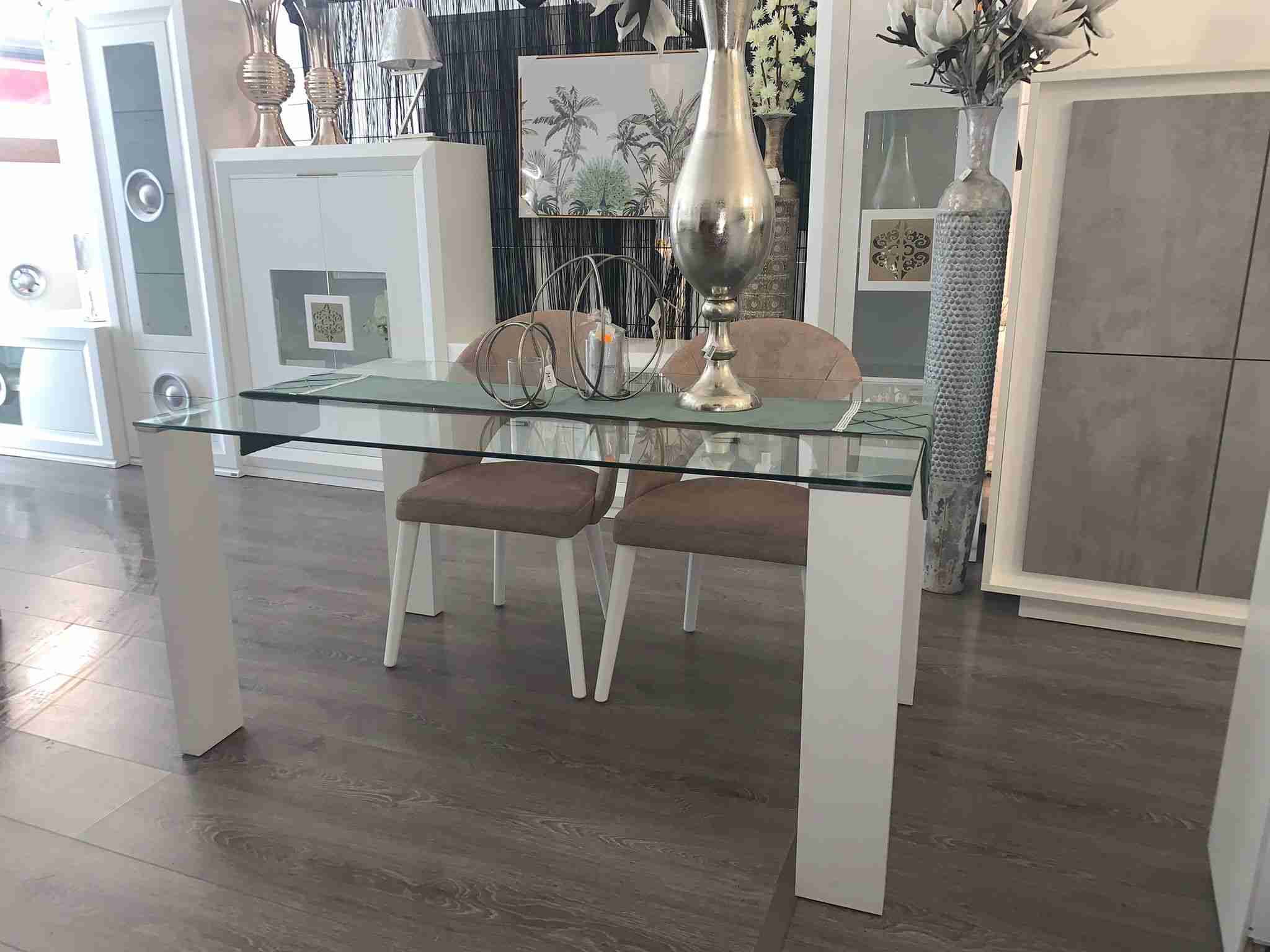 Mesa de comedor rectangular modelo Hana 3 Mesa modelo hana con patas blancas